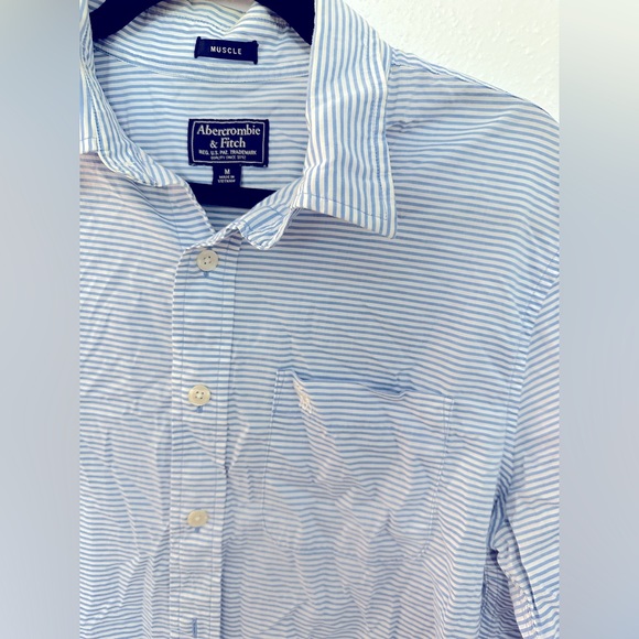 Abercrombie & Fitch Men Blue Striped Button Up with Front Pocket Shirt - Picture 2 of 4